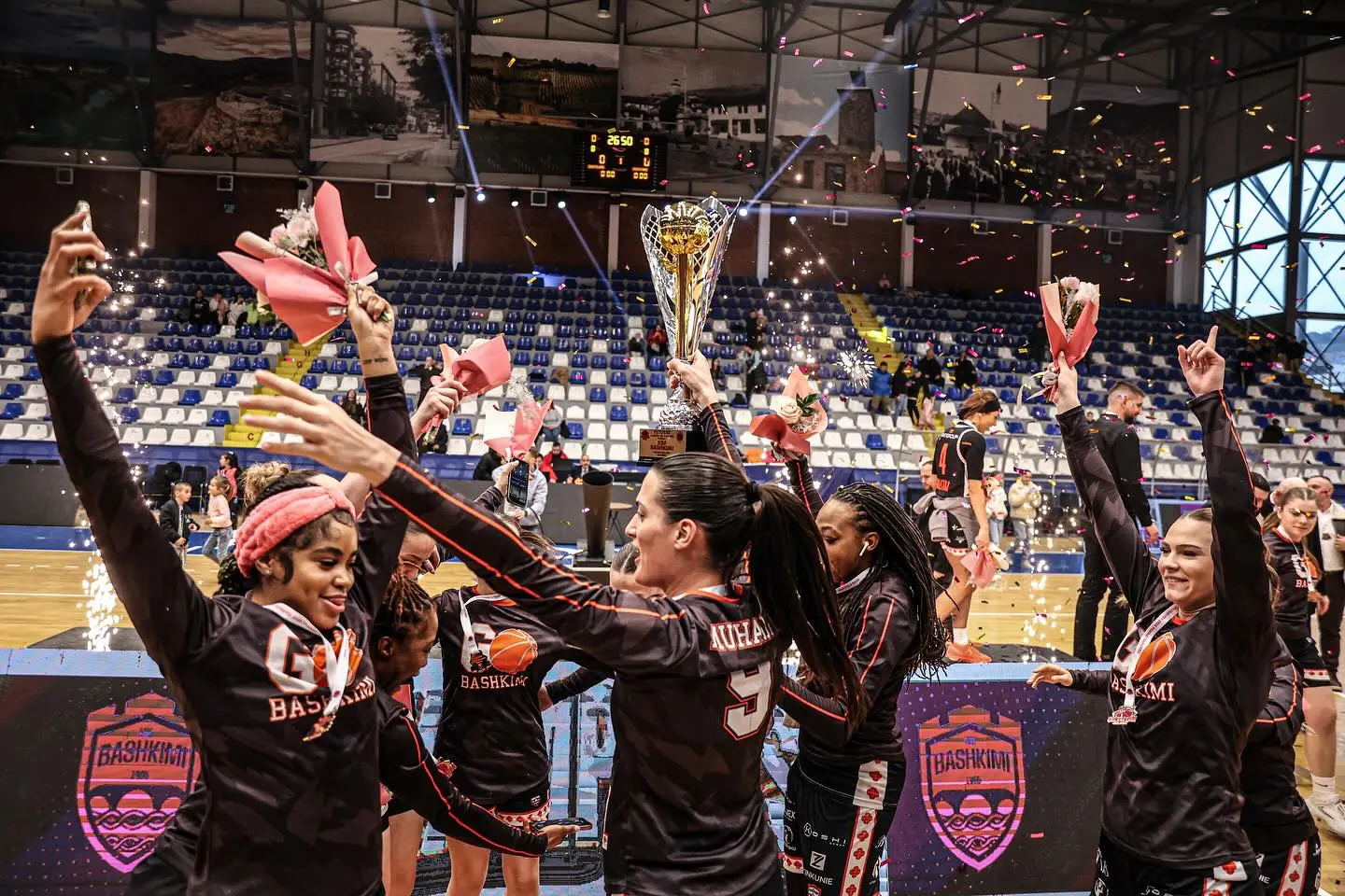 Pamje nga ceremonia e finales së Kupës së Kosovës ku fitues u shpallë KBF Bashkimi